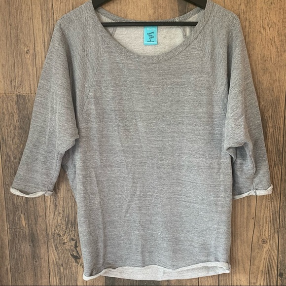 Women’s Med Gray 1/2 Sleeve Lightweight Sweatshirt - Picture 3 of 5